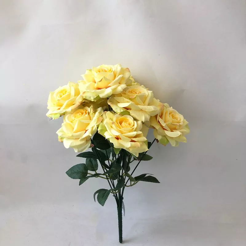 Künstlicher Rosenstrauß