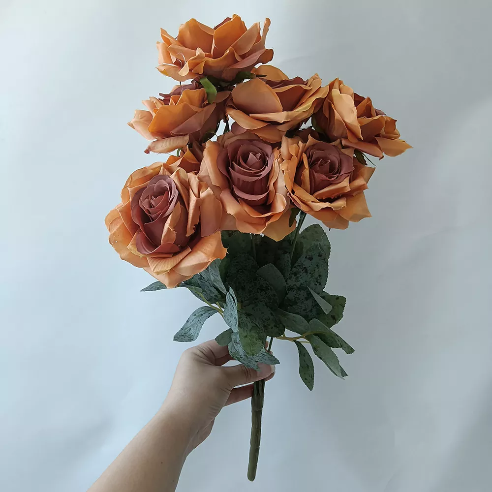 Gefälschte Blumenseide Rosenstrauß