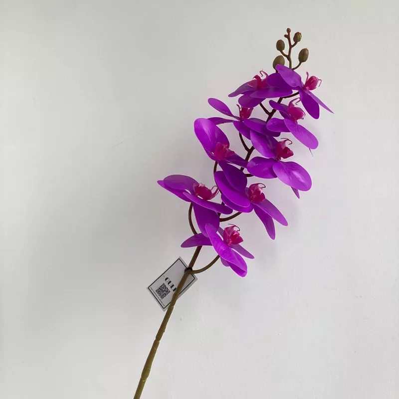 Echte Berührung künstlicher Orchidee